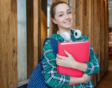 Türkiye’de 17 yaş üstü bireyler için güncel ve güvenilir bir zekâ testi bulunmadığından, çocukların bilişsel potansiyelini değerlendirmek için 16 yaşından önce harekete geçmek gerekiyor. Erken yapılan zekâ testleri, eğitim ve kariyer planlamasında rehberlik sağlarken, bireyin güçlü yönlerini keşfetmesine de yardımcı olur.